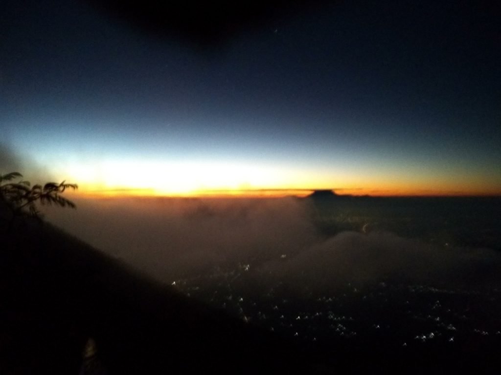 https://www.abangdayu.com/wp-content/uploads/2018/07/Menuju-puncak-merbabu.jpeg