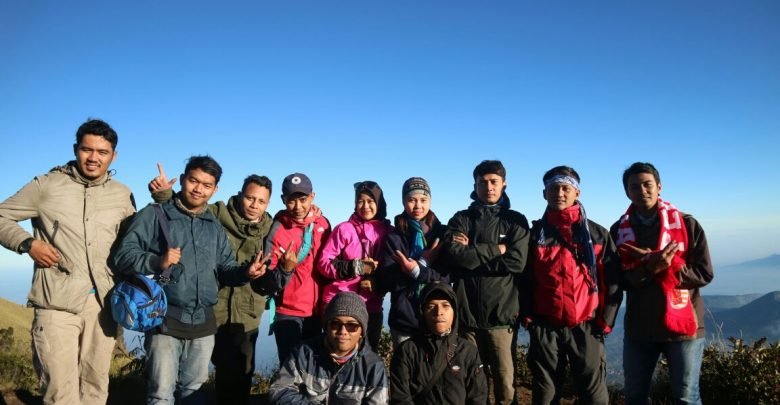 https://www.abangdayu.com/wp-content/uploads/2018/07/di-Puncak-merbabu.jpg