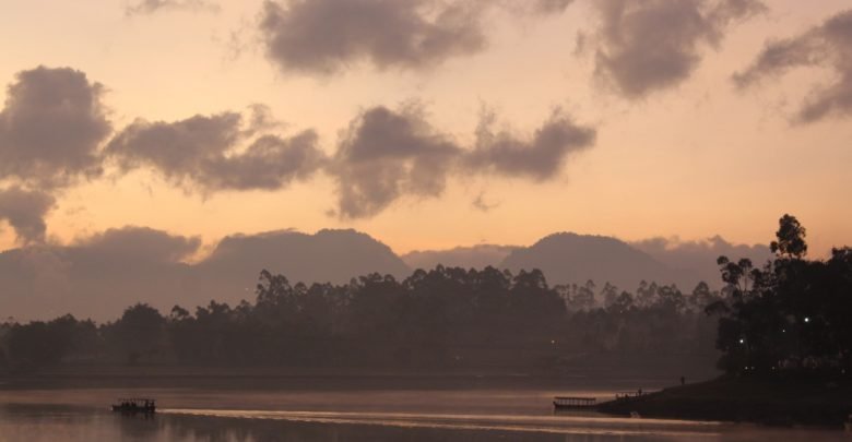 Di tepian Situ Cileunca