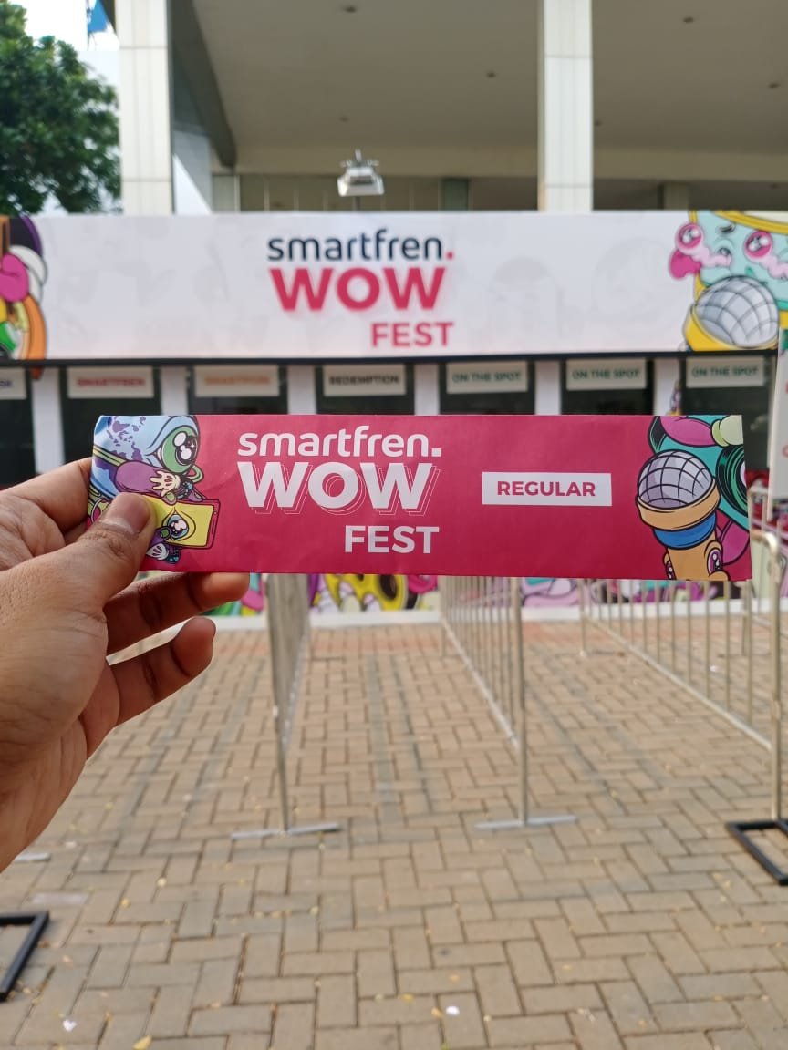 SmartPoin, Smartfren, WOW Deals