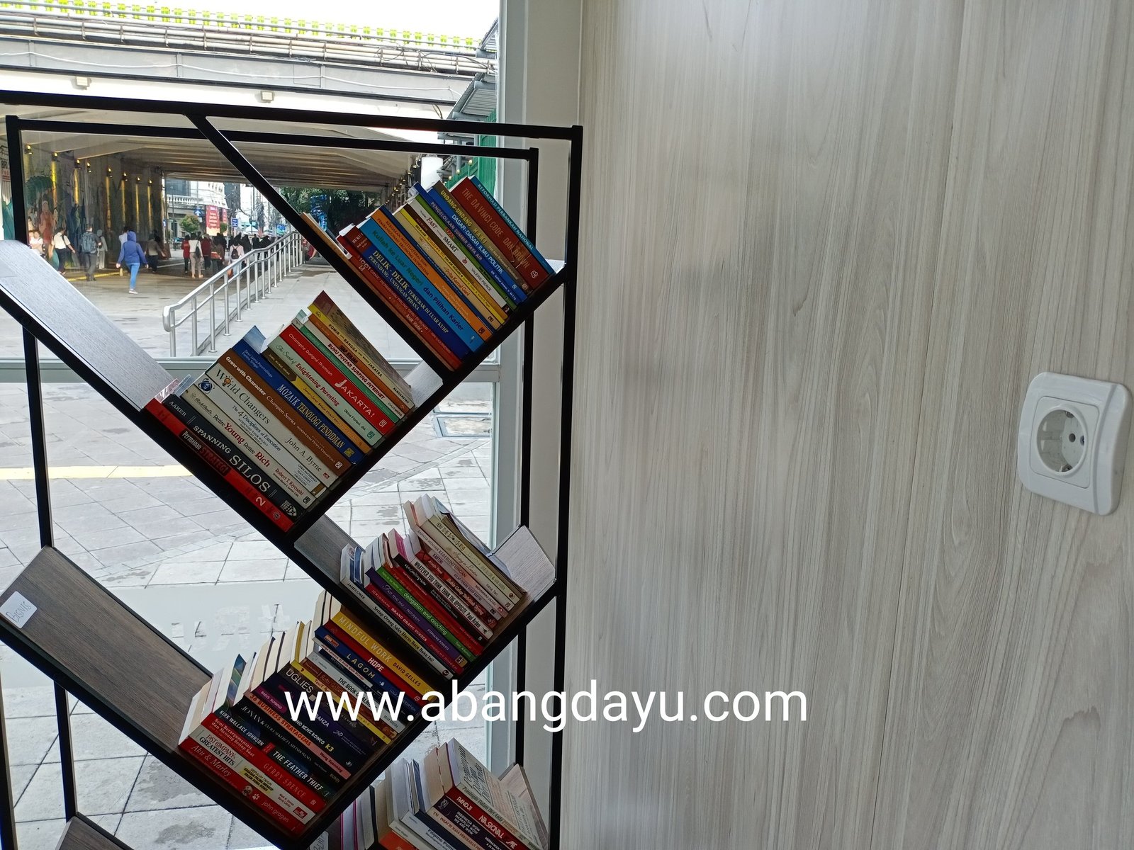 ruang baca jakarta, perpustakaan, perpustakaan mini, perpustakaan jakarta, tempat baca buku