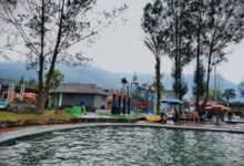 Suasana di Taman Air Sabda Alam Garut