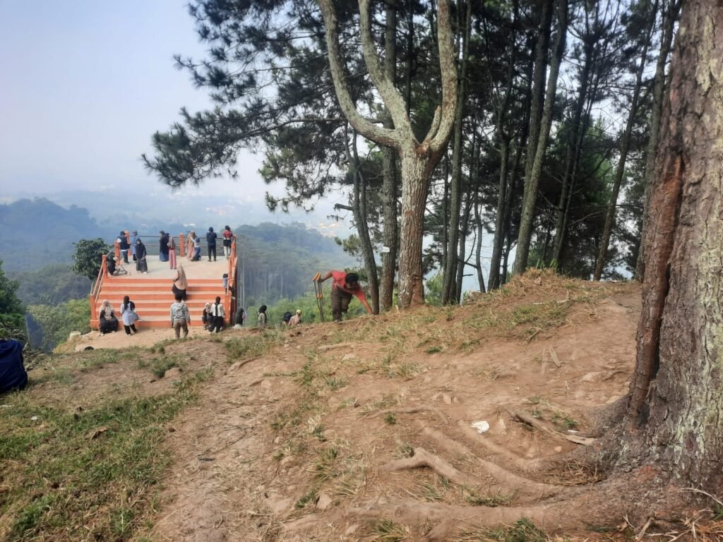 Hiking ke Wana Wisata Batu Kuda Manglayang